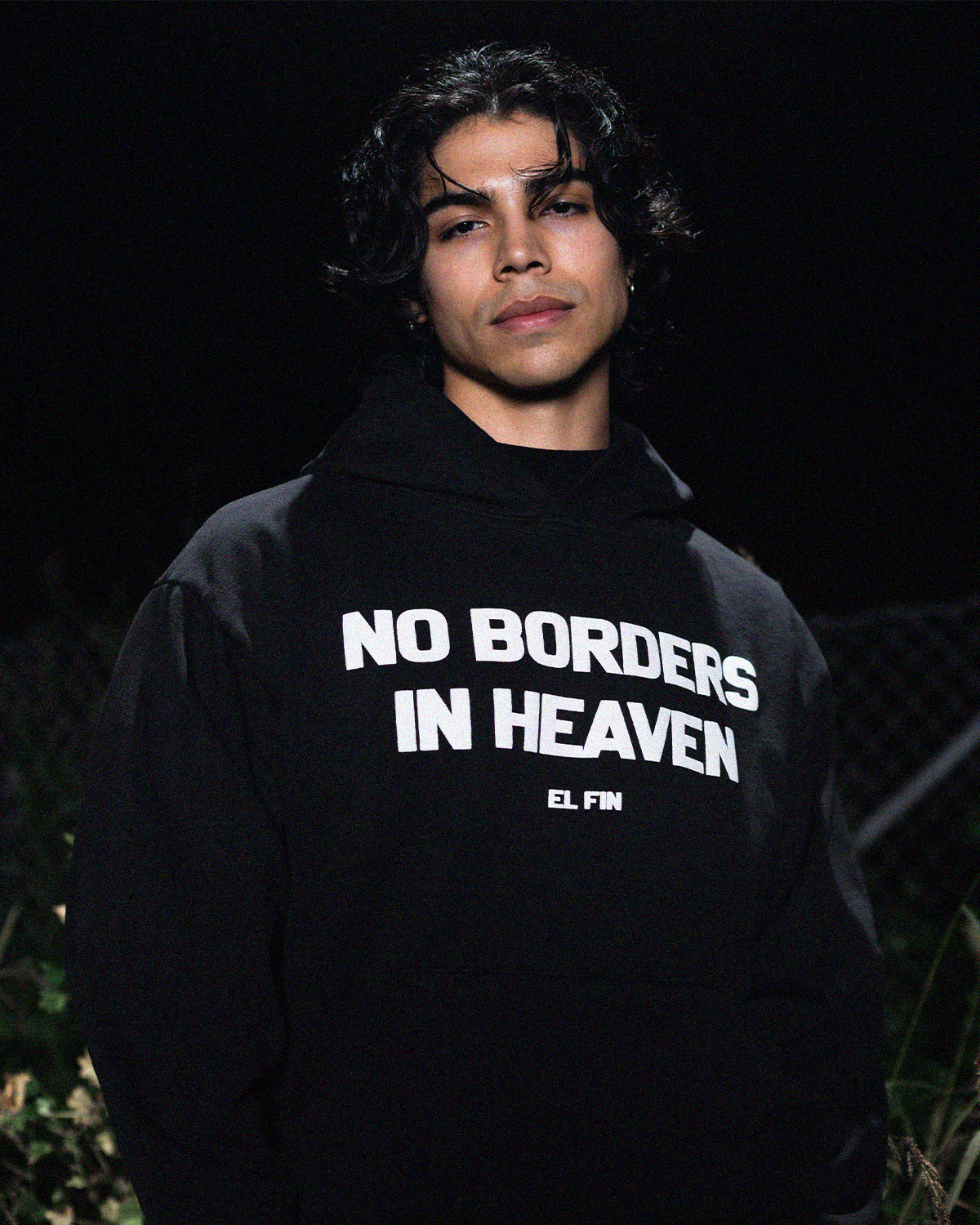 NO BORDERS HOODIE