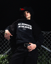 NO BORDERS HOODIE