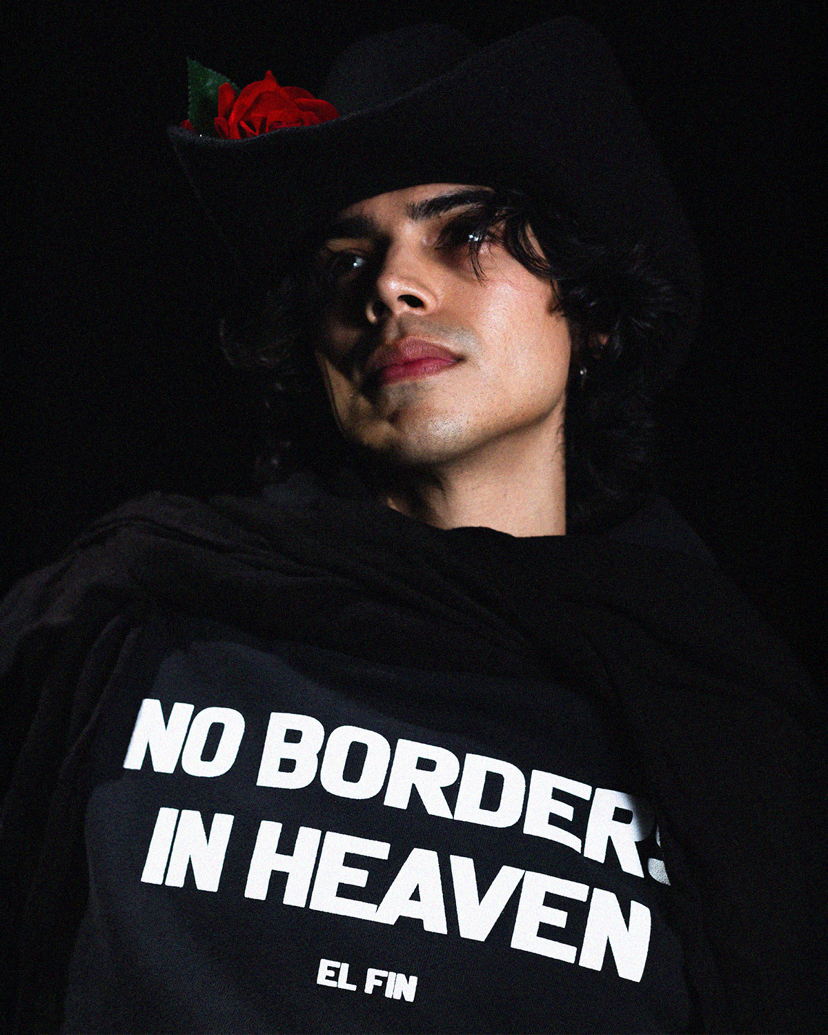 NO BORDERS HOODIE